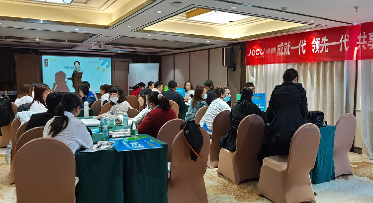 卓酷商学院院长：姚梦英女士